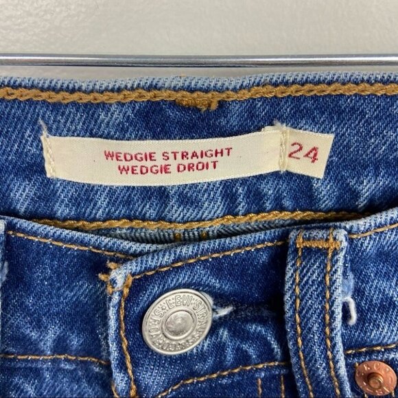 Revolve Levis Wedgie Straight Jeans Love Triangle Size 24 Raw Hem Distrese Denim - Picture 2 of 11